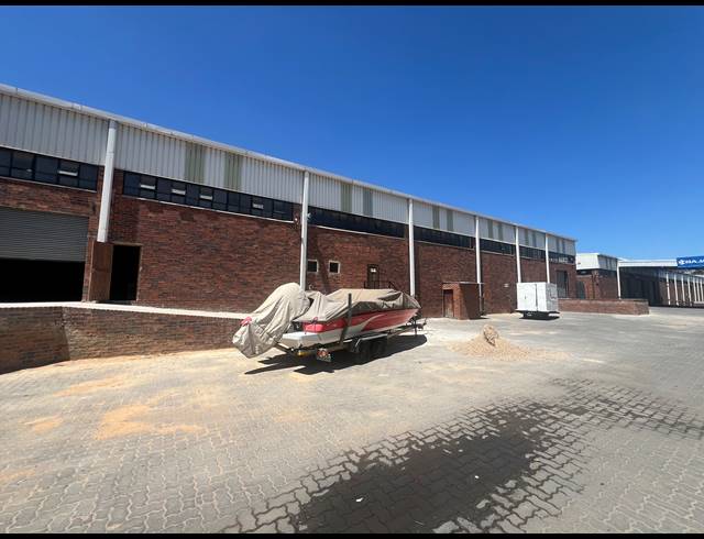 970M² WAREHOUSE TO LET IN KYA SANDS
